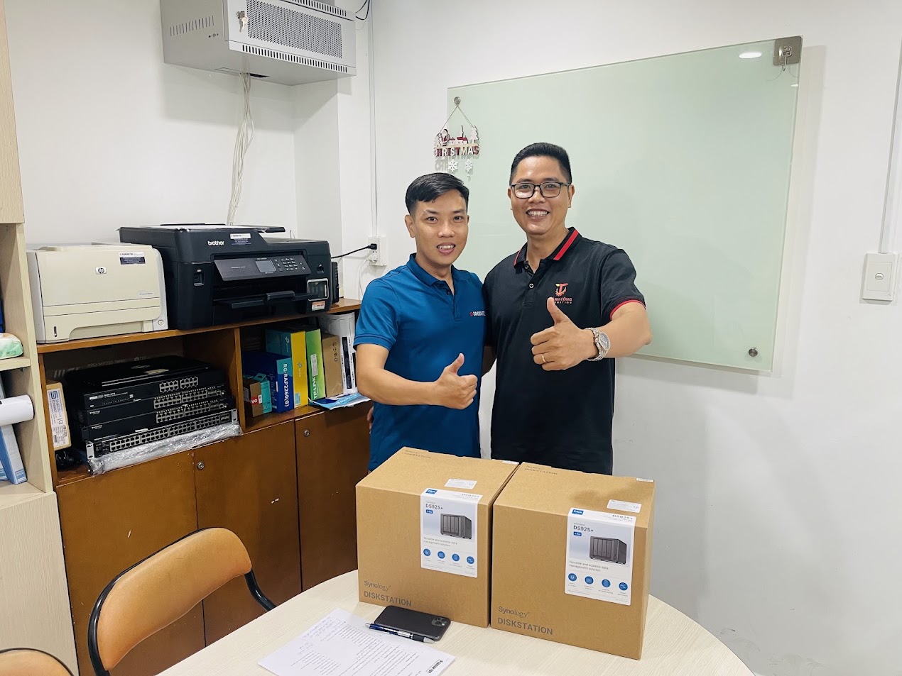 Kỹ thuật viên SaiGon TDC triển khai thiết bị lưu trữ NAS Synology chạy sao lưu dữ liệu tự động